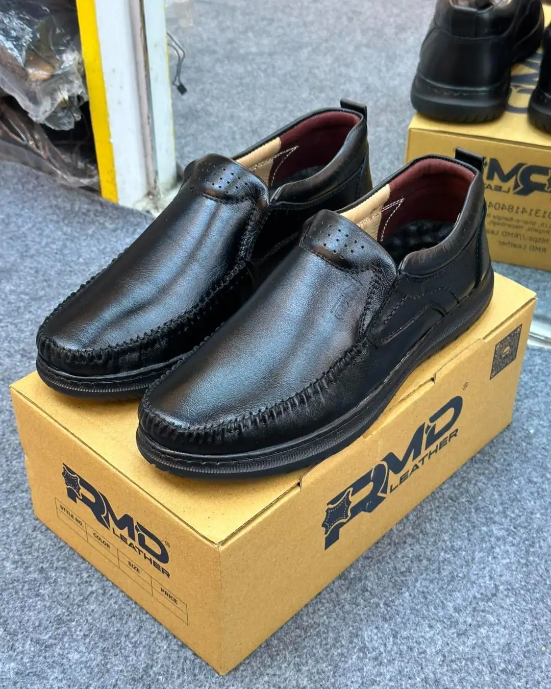 CASUAL SHOES