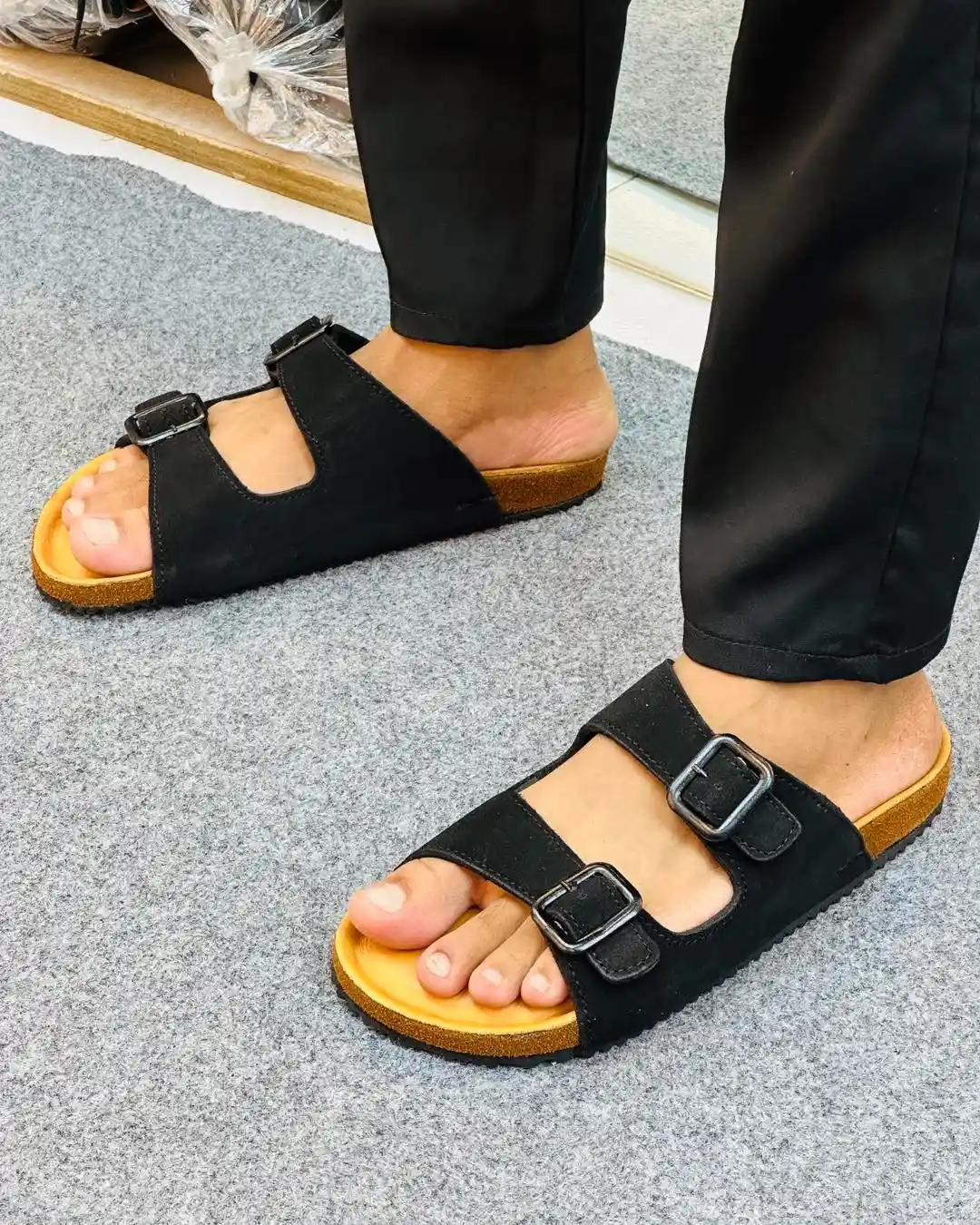 SANDAL