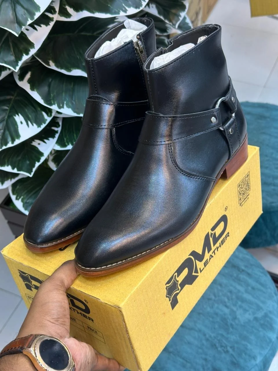 CUBAN HEEL  LEATHER CHELSEA BOOT (Ring)